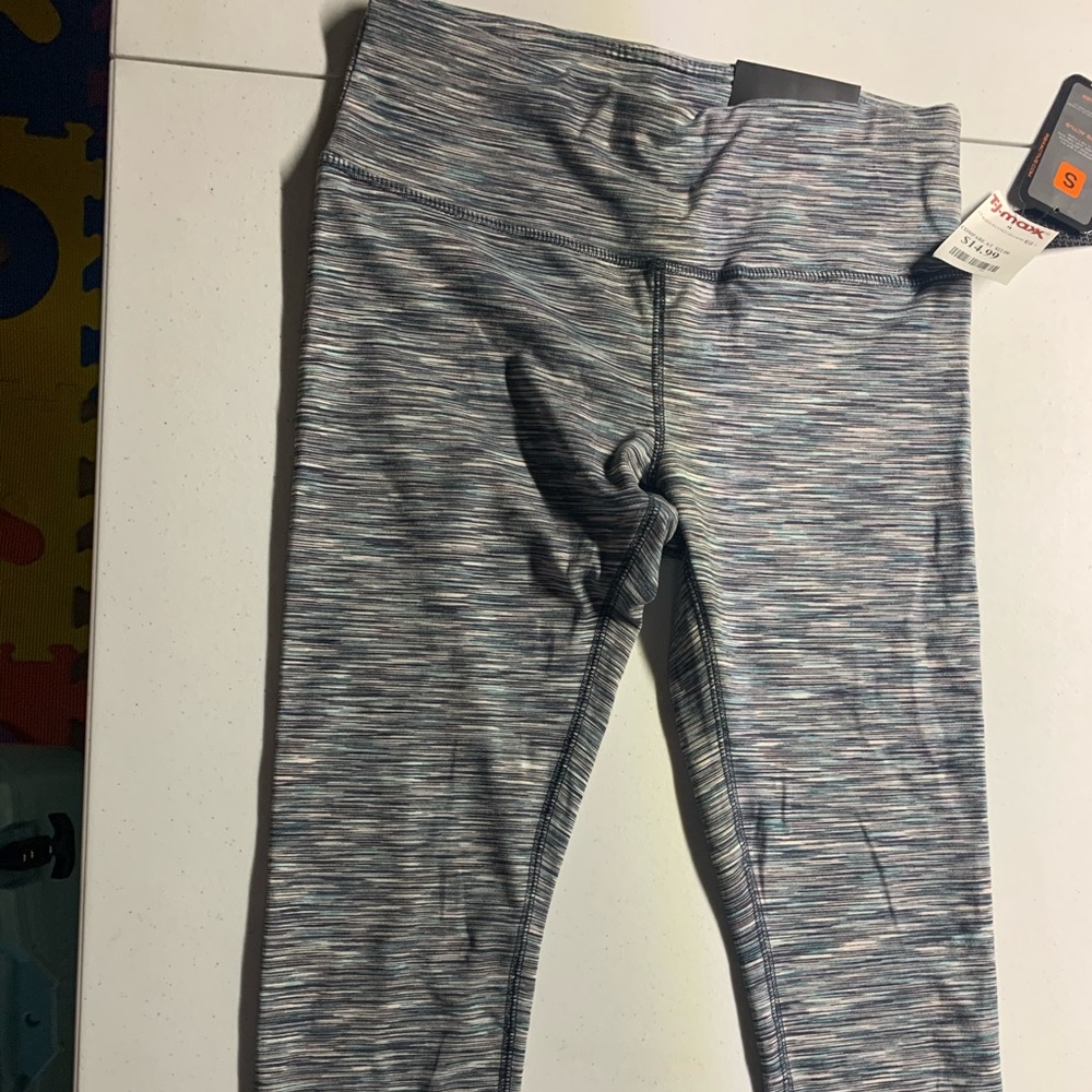 Capri length athletic leggings
